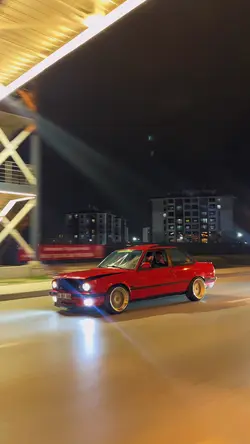 Gırmızı E30 