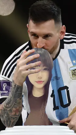 Filter messi hôn cúp