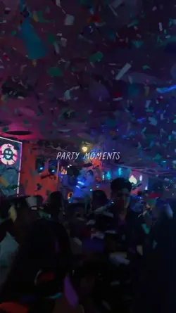 PARTY MOMENTS