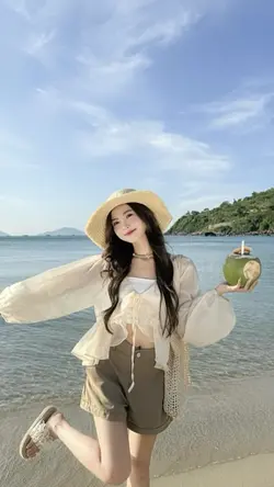Mẫu với biển 🌊 