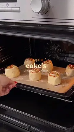 Apple cake's 