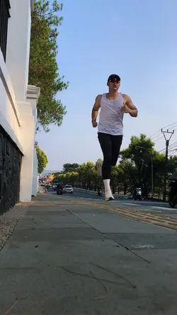 Running slow motion 