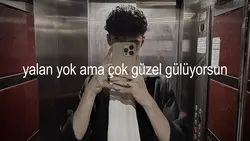Çok güzel gülüyorsun
