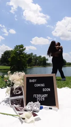 pregnancyannouncemen