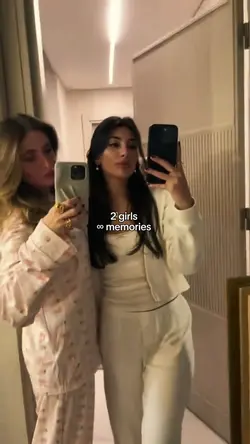 2 girls 