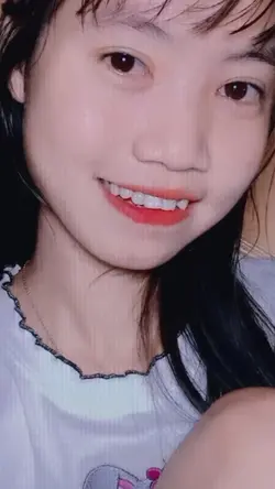 K.Y ပုပုစိန်အပြုံး