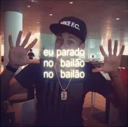 Parado no bailão