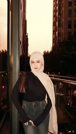 <3