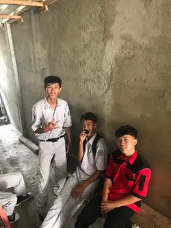 Versi 3 orang kece 