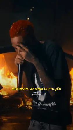 a rua cercada por ÷