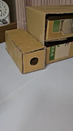 段ボールで収納ケースを作って収納しました