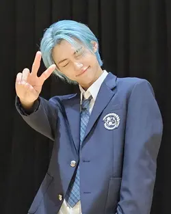 넌 뭘 그렇게 꽁꽁 싸매고 있냐?