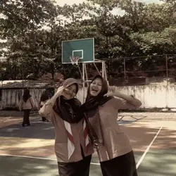 Dulu kita sahabat