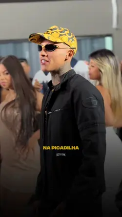 Cheia de amiga linda