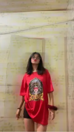Tinitigan ko