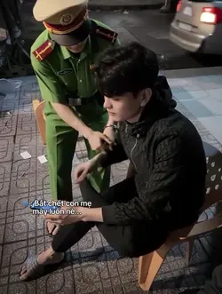 AI còng tay nhân vật