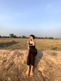 បានត្រឹមលួចមើបងពីចម្ងាយ..💔