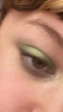 Eye makeup 