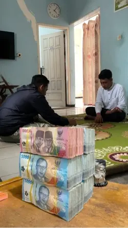TREND UANG DI MEJA
