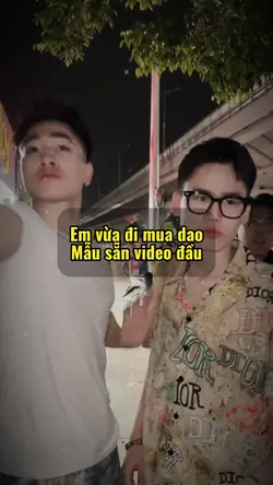 Em vừa đi mua dao