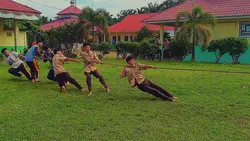 lomba tarik tambang