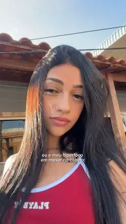 mexer no cabelo
