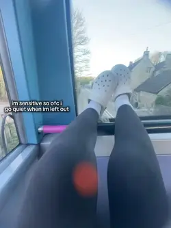 😐
