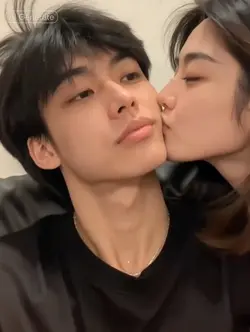 girlfriend kiss 