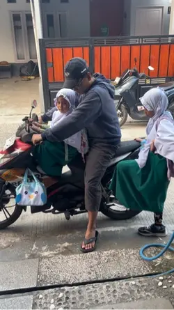 Diantar sekolah ayah