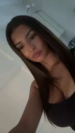 petal Ariana grande