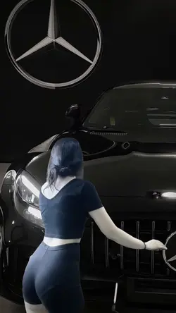 Cô gái rửa xe