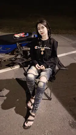 ฉันยังรอเธออยู่😌🖤