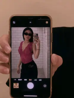 mirror selfie 
