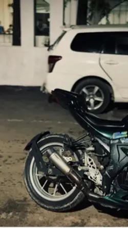 Slowmo clips bike