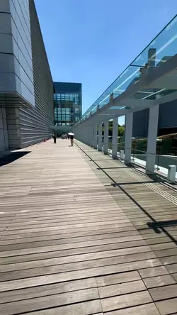 国立新美術館①乃木坂駅直通入館.途中青空