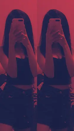 mirror selfie