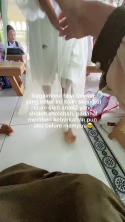 trend cium tangan