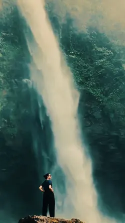 WATERFALL SLOWMO