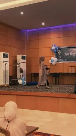 graduation slowmo