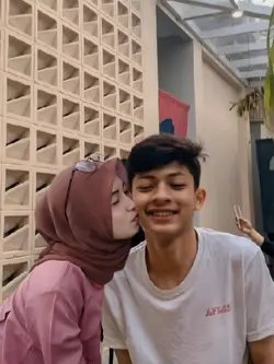 dicium cewek 