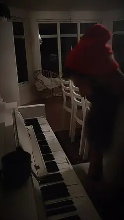 play the piano 
