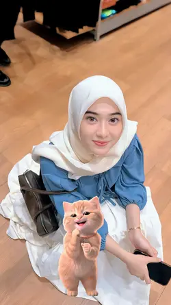 KUCING JOGET KEBAYAN