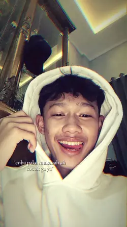 coba pake mukenah ah