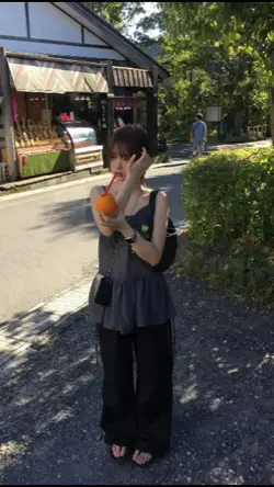 2 pics TV34329091135