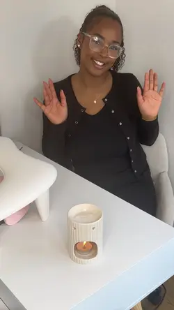 Nail tech content