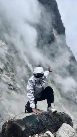 earth zoom out