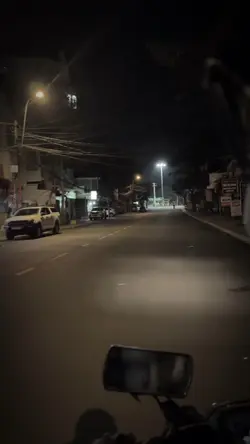 Phía sau của em vẫn 