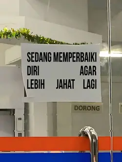 sedang memperbaiki