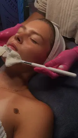 dreamy facial vibes 