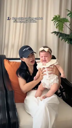 2video em bé lớn lên